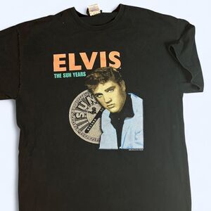 Graceland Men's Black T-shirt. Size Large